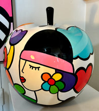 Charger l'image dans la galerie, Benedicto, Pomme aux chapeaux, 2026