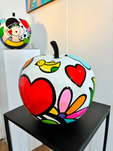 Charger l'image dans la galerie, Benedicto, Pomme LOVE, 2026