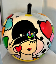 Charger l'image dans la galerie, Benedicto, Pomme aux chapeaux, 2026
